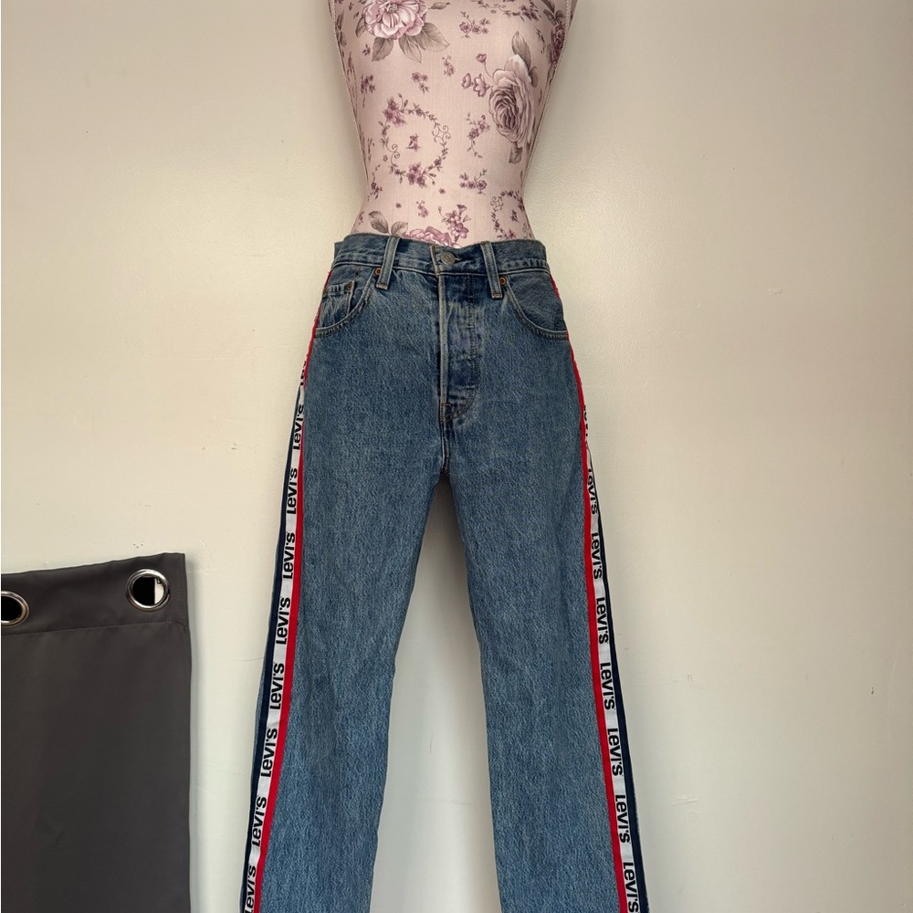 Levi's 501 Originals w/ Logo red stripe